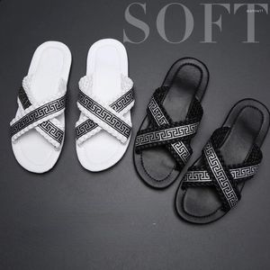 Sets de ropa de cama Marca de diseño Summer Men Slide Fashion Slip-On Beach Sandalias de sandalias a rayas de hombre zapatos de látex Flip Flip Flip