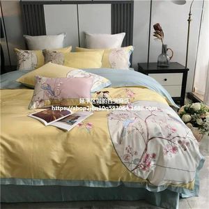 Conjuntos de ropa de cama cuatro piezas de colcha china Flower y cama de pájaro Bordado de algodón de algodón Conjunto de edredón simple