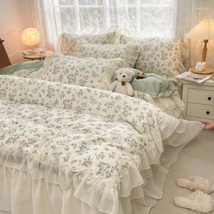 Juegos de cama de ropa de cama franceses country floral set de edredón de algodón encaje de encaje de la cama falda colchas de almohadas vintage 200x230cm