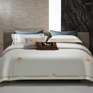 Conjuntos de ropa de cama Luxury Jacquard Ginkgo Leaf Bedlinen 106''X90''US Tamaño de la cubierta nórdica con escala de almohada elástica 4/6pcs