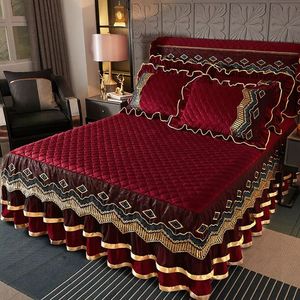 Conjuntos de ropa de cama Lujo Invierno Cristal Terciopelo Espesar Colcha acolchada King Queen Tamaño Falda de cama de franela No incluye funda de almohada 231218