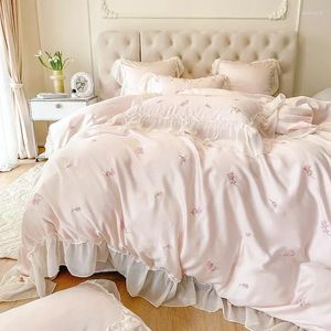 Conjuntos de ropa de cama Conjunto de princesa de estilo francés rosa Bordado de rosas Volantes de encaje Tela Lyocell Funda nórdica suave y sedosa Sábana Fundas de almohada