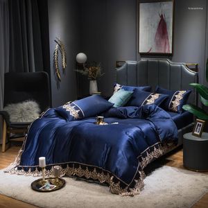 Conjuntos de ropa de cama Royal Blue Satin Lace Textiles para el hogar 4 piezas Europa Ropa de cama de color sólido Funda nórdica Sábana ajustable Fundas de almohada