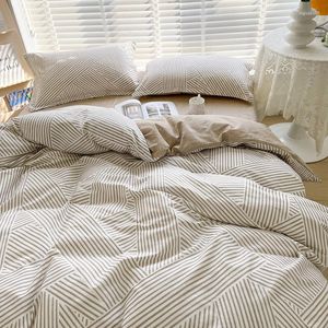 Juegos de cama Pequeño viento claro Algodón de fibra larga 100 Juego de cama de cuatro piezas Sábana de cubierta de edredón floral de verano
