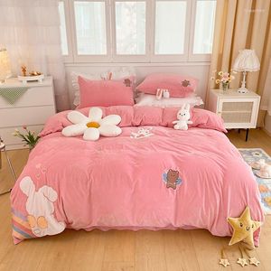 Conjuntos de ropa de cama Súper suave Coral Fleece Cálido Acogedor Estrella Bordado Princesa Cama Falda Terciopelo Edredón Cubierta Conjunto de edredón Manta