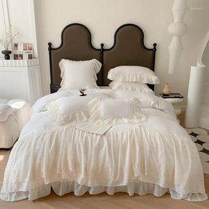 Conjuntos de ropa de cama Conjunto de boda de princesa blanca Bordado de encaje de gasa Textiles para el hogar Color sólido Volantes Funda nórdica Sábana Fundas de almohada