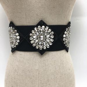 Cinturones Big White Crystal Gem Cinturón de cintura Mujeres Flor hecha a mano Rhinestone Elasitc Cintura Marca Señoras Vestido Camisa Corsé Elástico