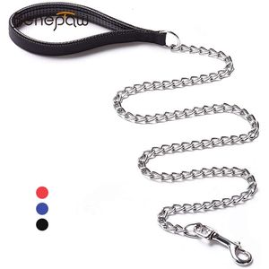 Benepaw Medium Large Metal Dog Leash Durable Heavy Duty Confortable PU Cuir Rembourré Poignée Pet Harnais Laisse Formation Pitbull 210729