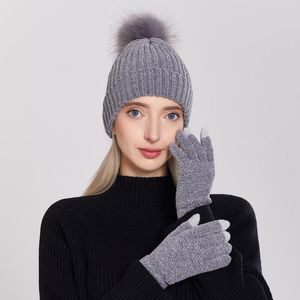 Boinas 2022 Conjunto de guantes de sombrero de lana de chenilla para mujeres al aire libre engrosamiento gorro de bola cálido otoño e invierno sombreros de punto al por mayor