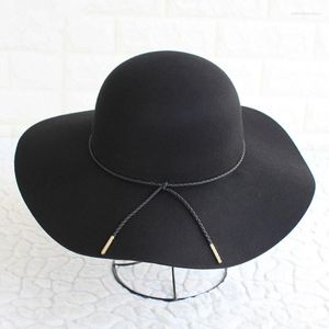 Berets Autumn Wool Big Brim Hat Fashion's Fashion Simple Felt Style Fedora Pamelas Para Bodas Men Habillons chapeaux
