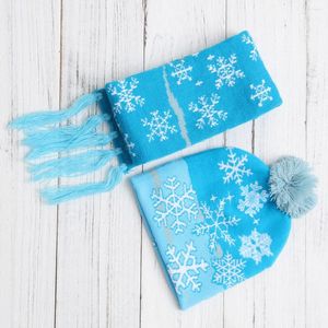 Bérets Bleu Noël LED Lumineux Tricoté Bonnet Chapeau Écharpe Ensemble Gleamy Garder Au Chaud Flocon De Neige Impression Pour Enfants Enfants