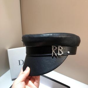 Boinas Diseñador Marca PU Sboy Gorras Mujer Diamante Letra Flat Top Cap Color sólido Militray Hat