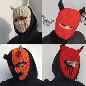 Bérets tricotés au crochet, chapeau d'hiver pour fête d'halloween, Style amusant, masque en corne de bœuf Parent-enfant, laine intégrée, enveloppe de tête d'halloween