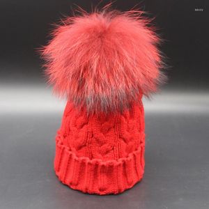 Bérets d'hiver teint Pom fourrure tricoté chapeau torsadé laine coloré Super grand multicolore raton laveur en gros bonnets