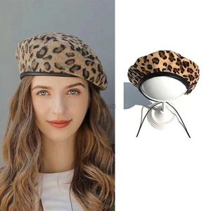 Berets Womens Leopard Print Hat Fashion Béret HATS VINTAGE LEOPARD CELLET HAPLE BEAIE Girls Cap French Berets avec corde réglable D240417