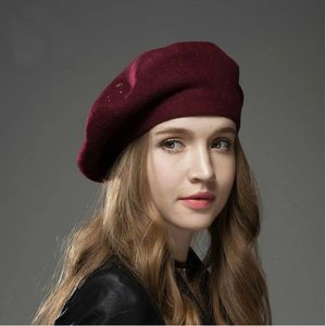 Berets YLWHJJ Topi Baret Wanita Baru Mode Rajutan Wol Warna Solid dengan Berlian Imitasi Beanie Artis Prancis untuk 230907