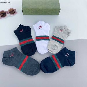 Los mejores calcetines de diseñador para hombre, medias de bordado con estampado geométrico para niño, 5 pares, una caja, moda y cómodo para hombre Nov06