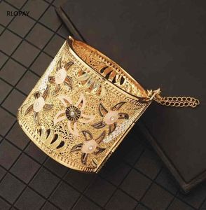 Bracelet Gold Bracelet Couleur en émail Hollow Flower Design Ladies Hand Bangles Designer Bijoux Luxury For Bridal 2104082754705