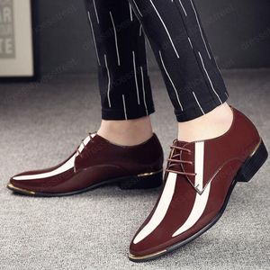 Zapatos de vestir de punta estrecha para hombre de lujo de gran tamaño, zapatos clásicos de charol para hombre, zapatos de boda negros, zapatos formales Oxford