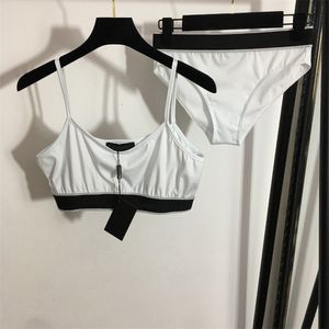 Ensemble Bikini maillot de bain fendu, sous-vêtements, lettre, sangle, ceinture, col licou, deux pièces, haut, slip, blanc, noir