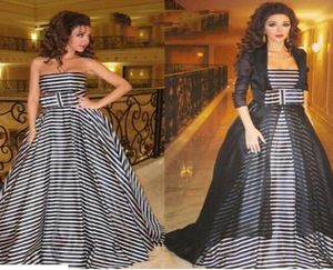 Robes de célébrités noires et blanches 2015 inspirées des robes Myriam Fares avec veste transparente noire et ruban à nœud4405521