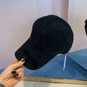 Gorra de diseñador negra para hombre bordado b sombreros ajustados letra de color delicado moda cappello viaje al aire libre blanco letra roja sombrero de béisbol de lujo para mujer verano PJ054 C4