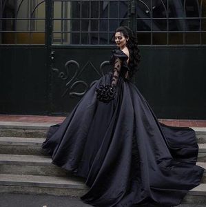 Robes de mariée gothiques noires robe de bal une épaule manches longues volants dentelle balayage train satin sur mesure grande taille pays robe de novia