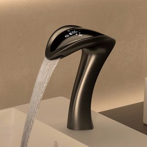 Black Intelligent Luxury Bathroom Faucet Affichage numérique Induction Design Single Hole Touche froide et double Control Basin Tap