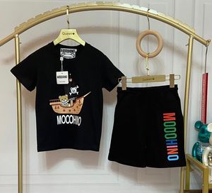 Vêtements noirs Vêtements filles Jupe designer et o Shirt Kirt Set Baby Girls Clothes Children Children Tracks Full Summer Summer Kid Top Tees and Shorts Fashion Top Brand