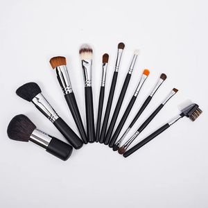 Broussages de maquillage noir Set Professional Natural Goat Hair Brush Foundation Powder Contour Calyshadow Beauty Tools 240403