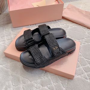 Sandalias negras Mujeres Sandle de mocasines de lujo zapatos de diseñador Sandalia para mujer Cuero de paja Zapatillas de playa de verano Tubla dual