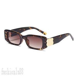 Lunettes de soleil noires dames designers lunettes tendance plaqué or lettre cadre extérieur simple sonnenbrille mode nuances classiques lunettes de soleil design PJ025 C23