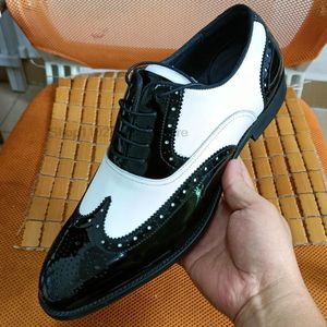 Noir blanc hommes en cuir véritable Wholecut Oxfords chaussures habillées classiques marque doux à la main bureau affaires formelle Brogue chaussures hommes
