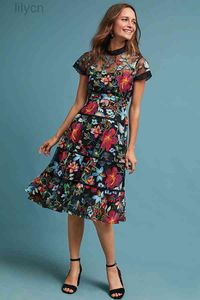 Noir Femmes Robes 2021 Runway Floral Broderie Sheer Mesh Maxi Dress O Cou Soirée Tunique à manches courtes