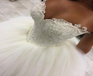 Bling Magnifique robe de bal chérie Longueur de plancher Ivory Tulle Organza Robes de mariée 2016 Crystal Pearls Bridal Headals With4508346