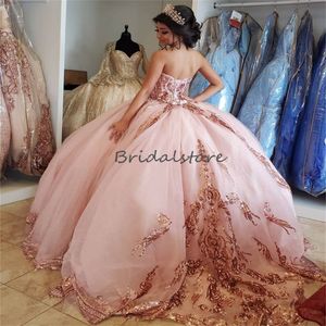 Bling Pink Quinceanera Robes 2023 Luxe Sweetheart Puffy Tulle Robe d'anniversaire Sparkle Charro Robes Para Xv Anos Sweet 15 Occasion formelle Prom Party Dance Dress