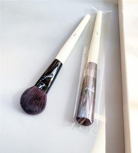 Blush Makeup Brush Luxe Soft Natural Goat Bristle Round Powder Powder Lightlighter Beauty Cosmetics Brush Tool6038393