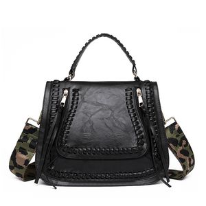 Boho Sac à bandoulière noir Camo Strap Designer Sacs à bandoulière PU Weave Sacs fourre-tout pour femmes Mode Luxe Designer Glands Sangle de guitare Sacs à main en cuir Dames