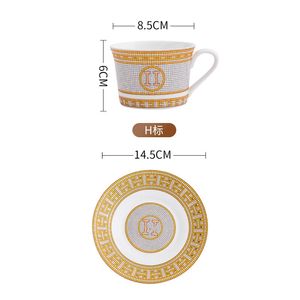 China de huesos Taza europea creativa Copas de café vintage Bordeo dorado Regalo de porcelana Gran marca Copa de té Play Juego de casa en casa