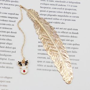 Marcapáginas de plumas de Metal para Navidad, marcapáginas de copos de nieve de Papá Noel, marcas de libros para profesores, regalo, hermosos accesorios