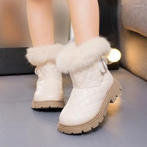 Bottes 2024 Enfants Peluche Couleur Solide Filles Courtes Polyvalentes Couture Mignon Chaud Hiver Grande-Bretagne PU Mode Enfants Neige