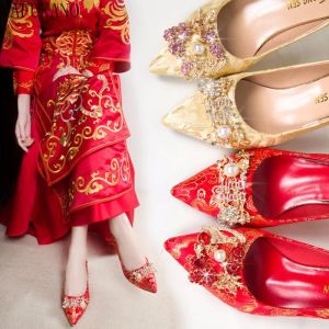 Boots Chaussures chinoises Chaussures rouges femelle 2023 Nouveau talon épais RHINESTONE CHAISSOIRES BRIDAL xiuhe Vêtements High Heels Chaussures Femmes Pumps