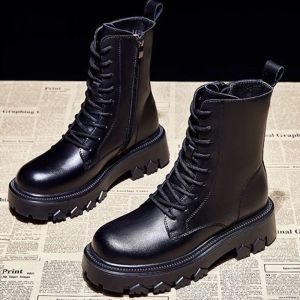 Botas Comemore 2023 Fur Black Platform Boots for Women Punk Zapatos góticos Boot Femenina de combate de invierno para mujeres Botas peludas