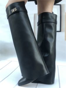 Bottes authentique en cuir Boots Boots Metal Decor Belt Knee High Botas Mujer Cendages Chaussures pour femmes Ladies High Heel Knee Boots Femme