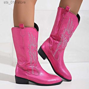 Botas Hot Pink Western Cowboy Boots Mujeres Tacones bajos Bordados Mediados de pantorrilla Botas Mujer Tallas grandes Otoño Slip-On Punta puntiaguda Botas anchas T230927