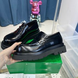 Botteg Venetas Vente chaude Nouvelle belle homme de qualité supérieure Designer Real Leather Mandis pour hommes mots de créateur Chaussures EU Taille 38-46