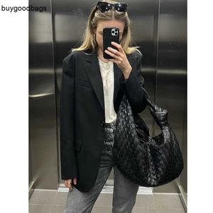 BottegassVenetas Jodie Bags Bolso de axila tejido de gran tamaño europeo y americano Cowhorn 2023 Bolso de moda Banquete de gama alta para mujer