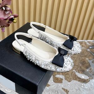 Bow Designer Sandals Femmes Ballet Flats Nouvelles chaussures Lolita Chaussures de luxe Chaussures de luxe en cristal Sandale Sandale Toes Round