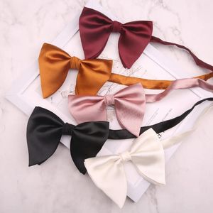 Bow Ties 11 12cm de haute qualité Vin Milky Navy Blue Solid Polyester Cowhorn Grand Bowtie For Man Wedding Business Bowknot Casual Cascild