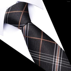 Cravates d'arc en gros Style Cravate en soie Accessoires de costume de mariage Hommes Brown Plaid Fit Cravate Cravat